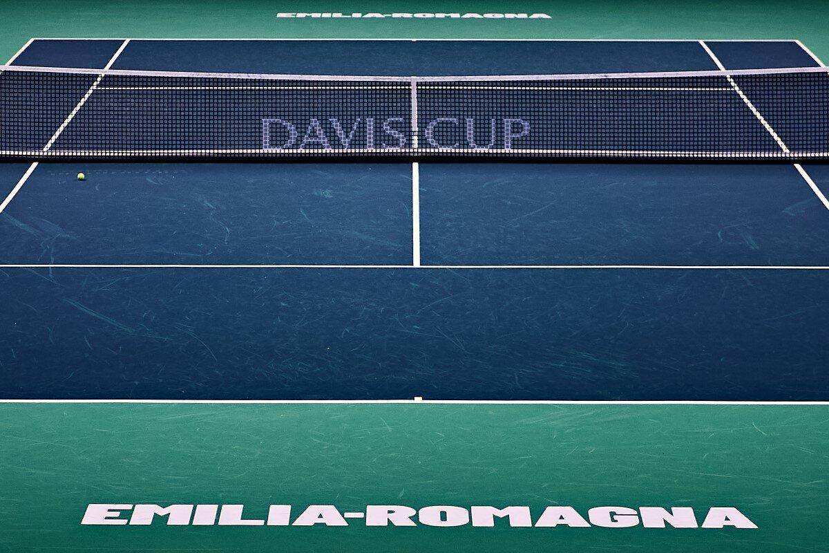 Il campo della Coppa Davis a Bologna