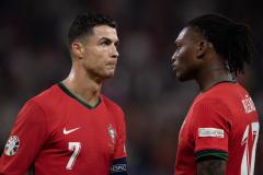 Cristiano Ronaldo e Rafael Leao del Portogallo