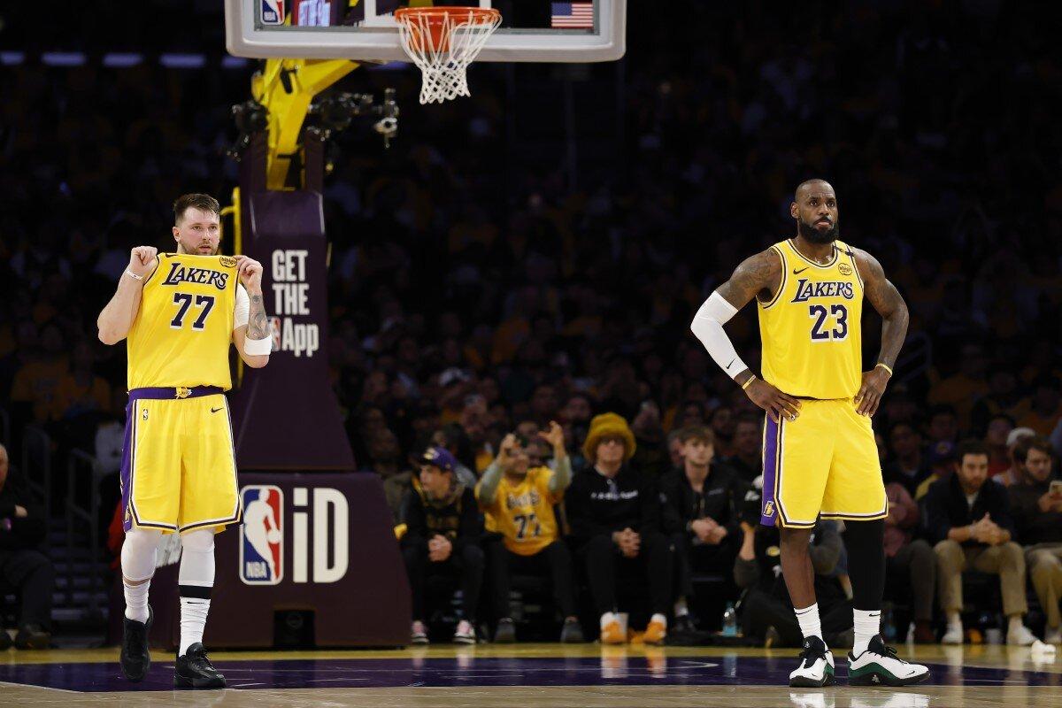 Luka Doncic e LeBron James dei Los Angeles Lakers