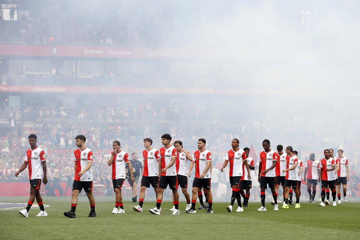 La presentazione della formazione 2025-2026 durante il Feyenoord Open Day 2025