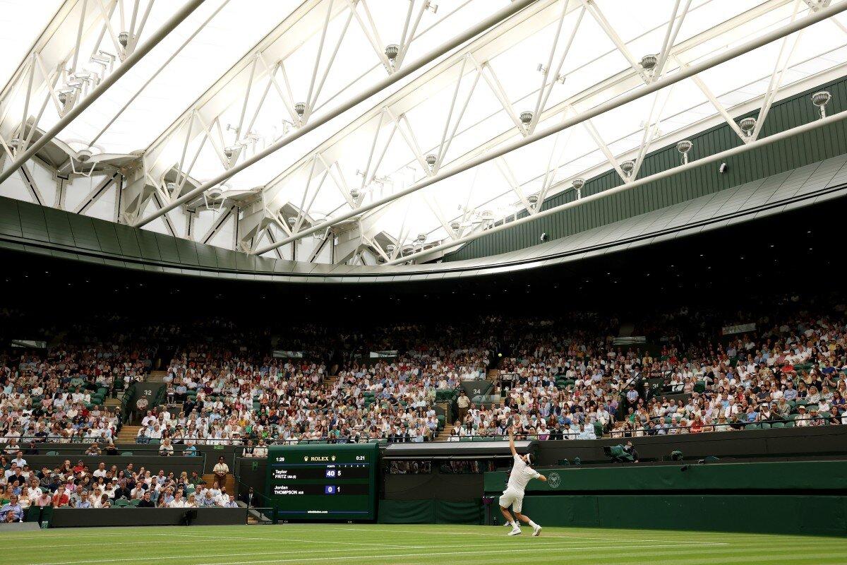 Taylor Fritz sul campo centrale di Wimbledon