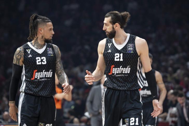 Daniel Hackett e Tornike Shengelia della Virtus Segafredo Bologna
