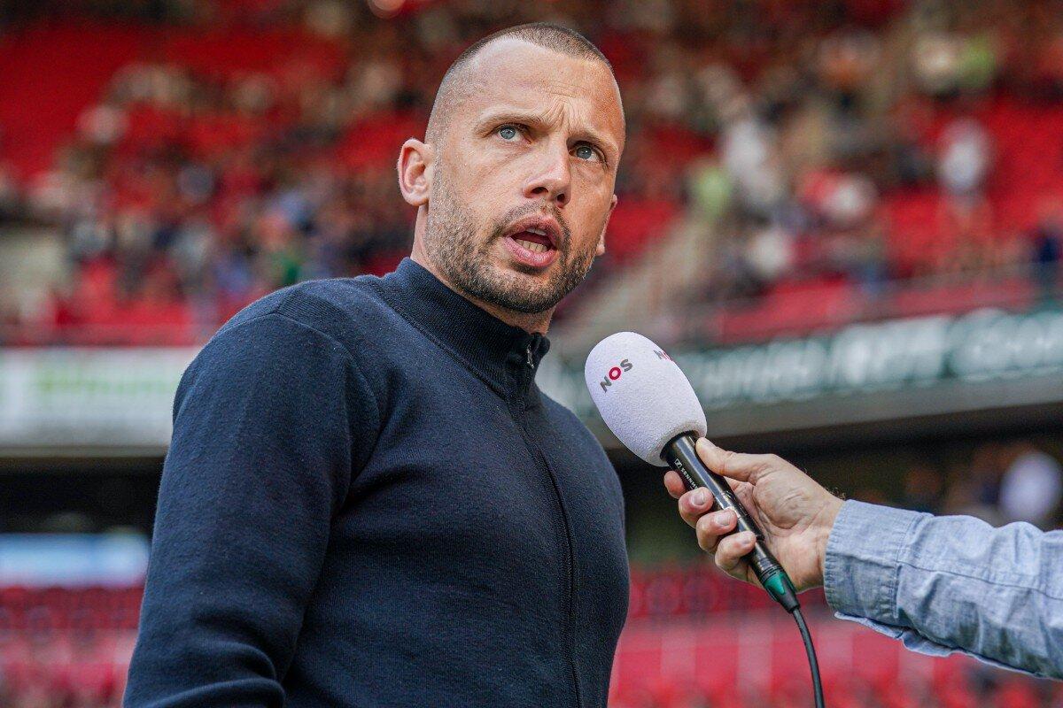 L'allenatore dell'Ajax John Heitinga