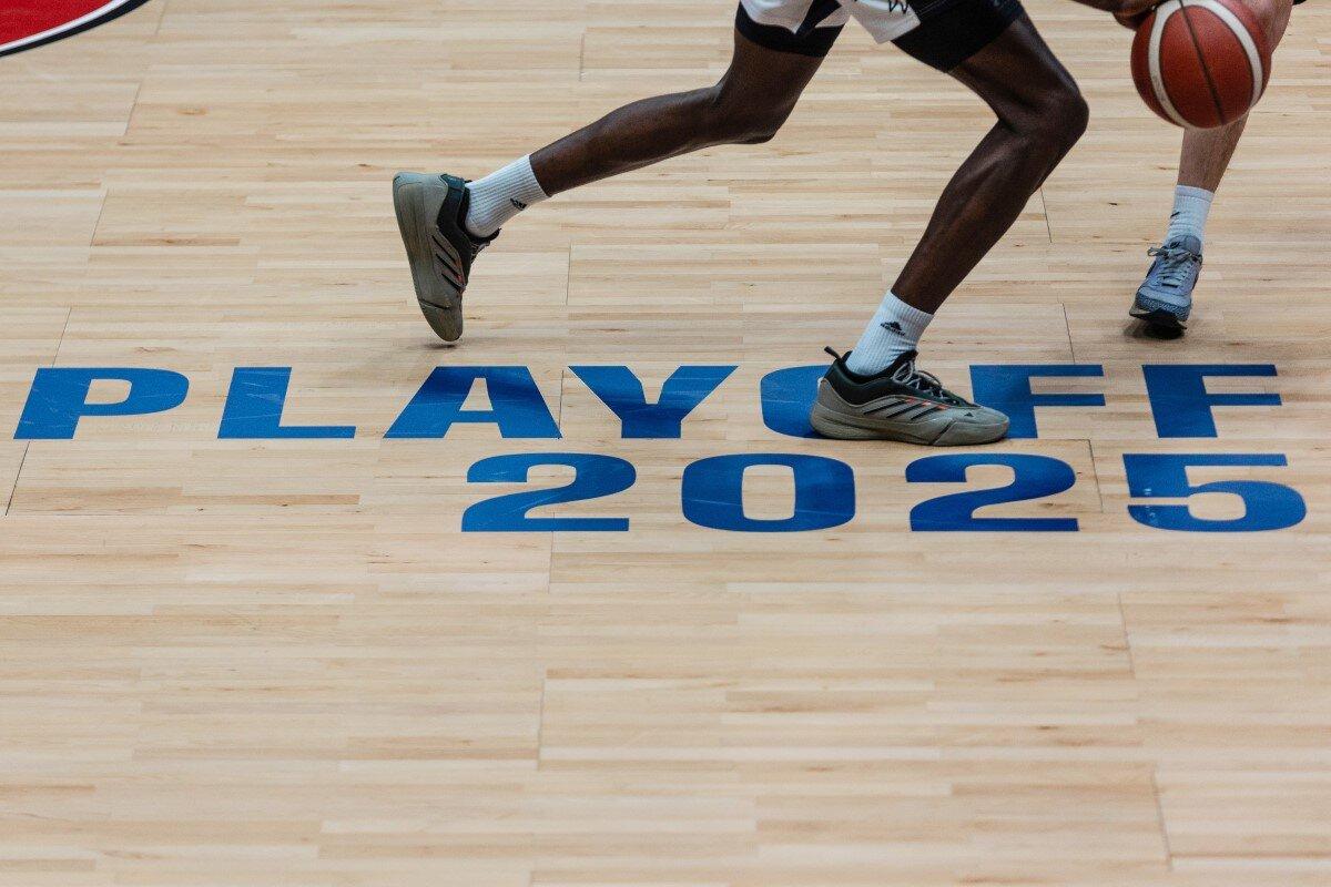 Un particolare del parquet in un match dei playoff LBA 