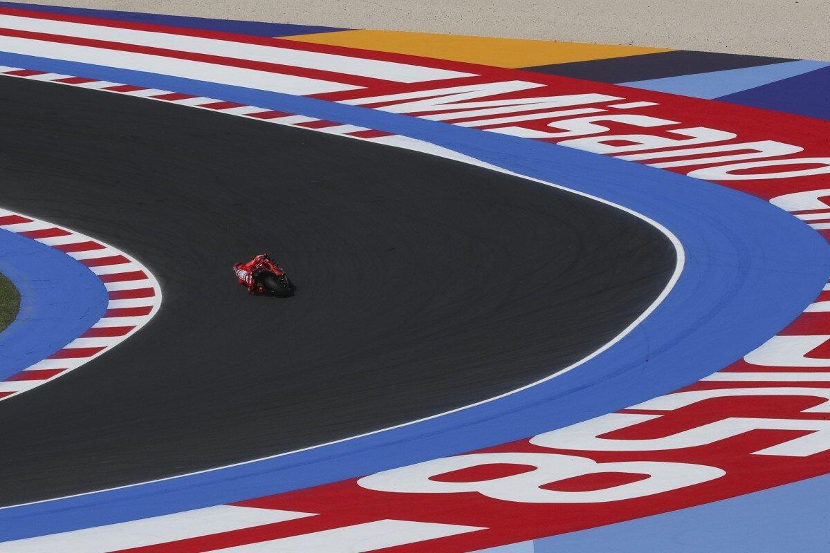 Marc Marquez sulla Ducati sul circuito di Misano, sede del GP di San Marino
