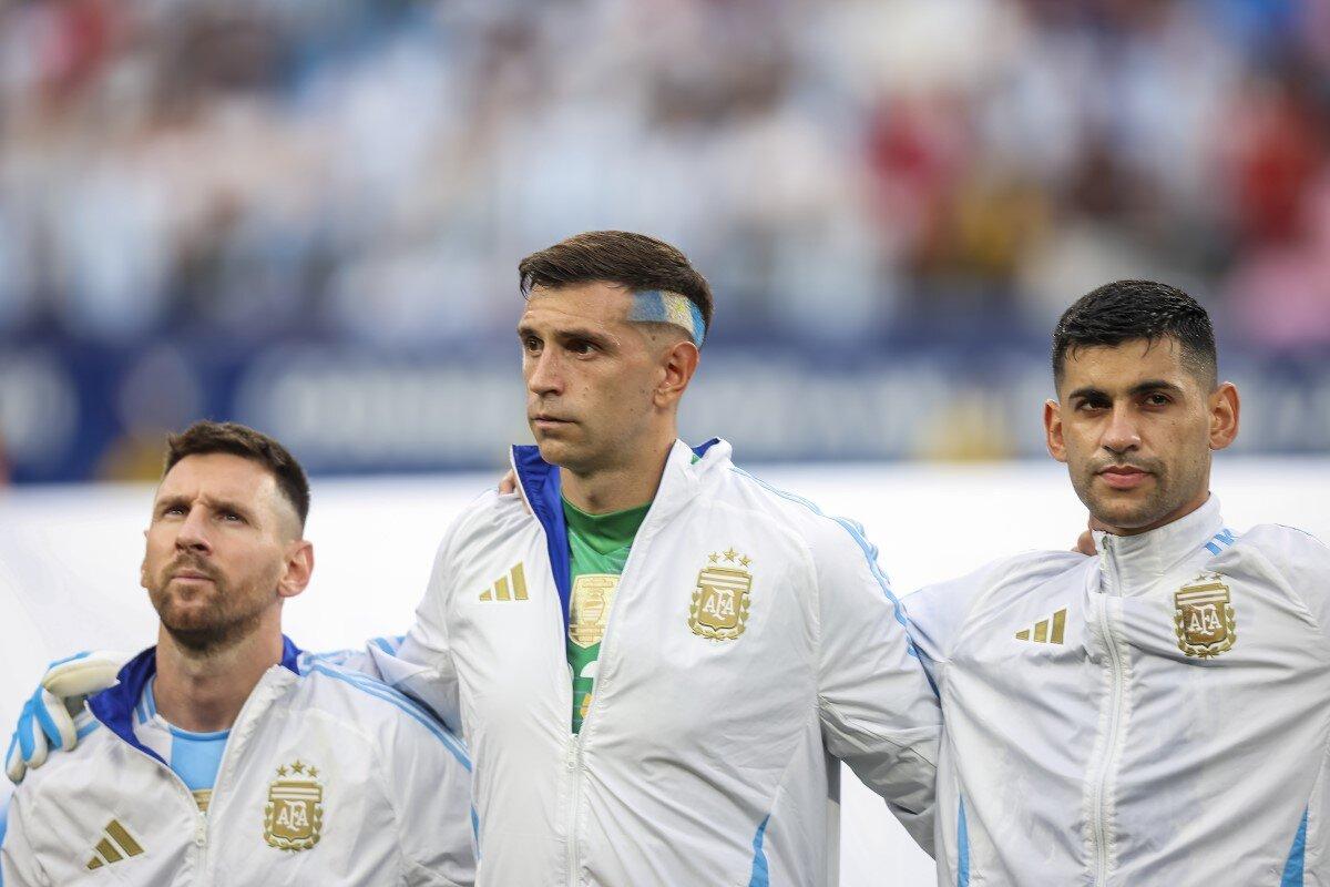 Leo Messi, Emiliano Martinez e Christian Romero dell'Argentina