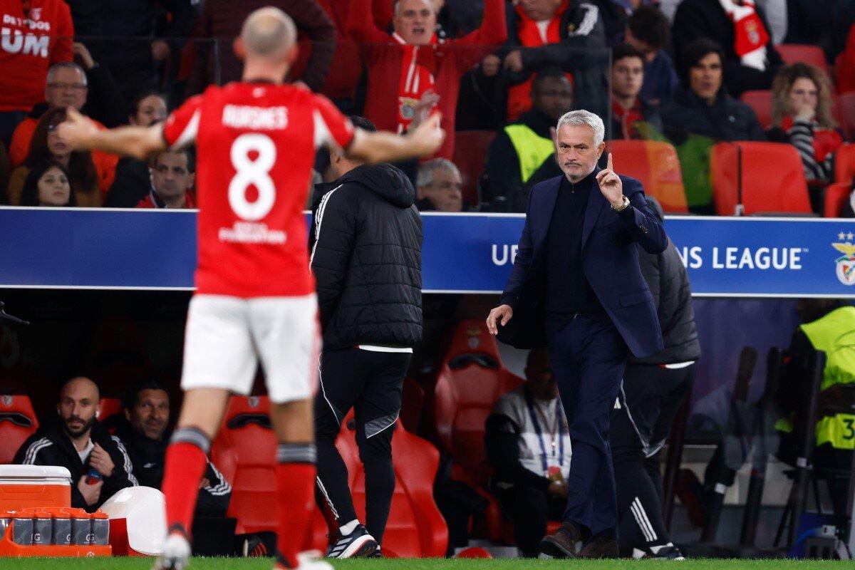 José Mourinho, allenatore del Benfica
