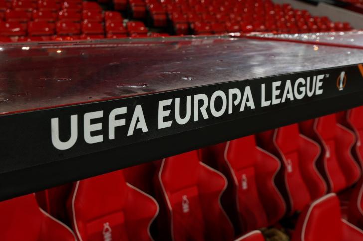 Una panchina di un match di Europa League