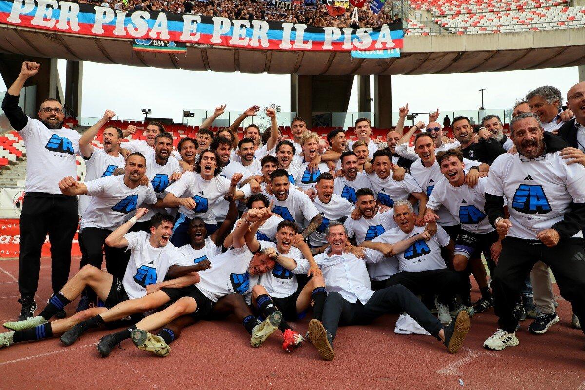 Il Pisa festeggia la promozione in Serie A