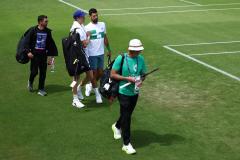 Jannik Sinner e Novak Djokovic in allenamento a Wimbledon