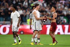 Dusan Vlahovic della Juventus e Paulo Dybala della Roma