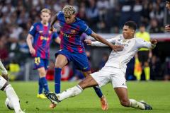 Lamine Yamal del Barcellona affronta Jude Bellingham del Real Madrid