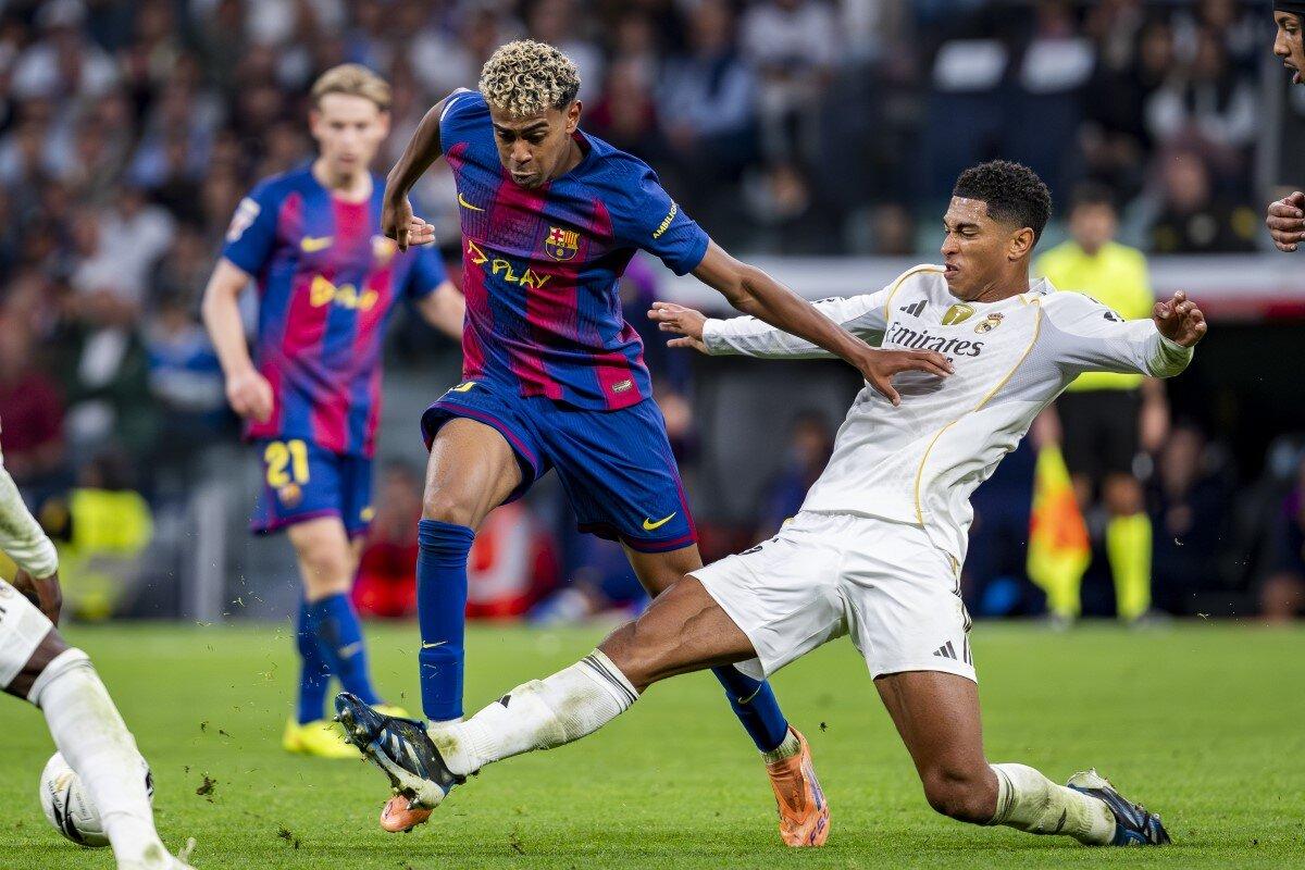 Lamine Yamal del Barcellona affronta Jude Bellingham del Real Madrid