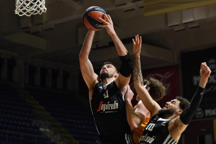 Ante Zizic della Virtus Segafredo Bologna
