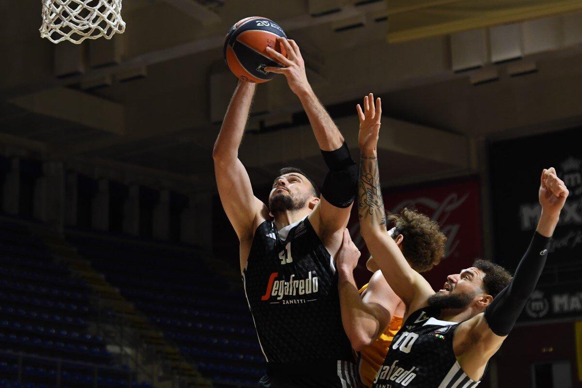 Ante Zizic della Virtus Segafredo Bologna